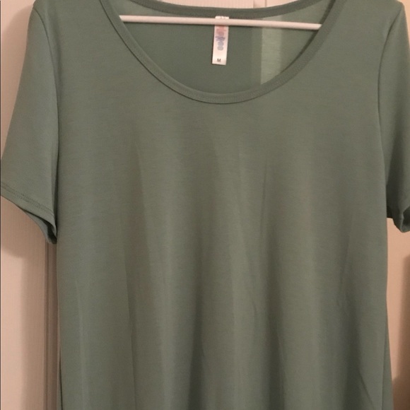 LuLaRoe Tops - Lularoe Classic Tee